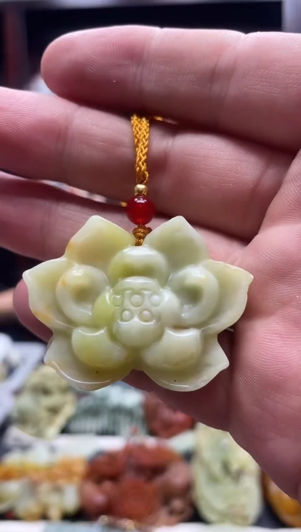 岫玉未镶嵌吊坠·