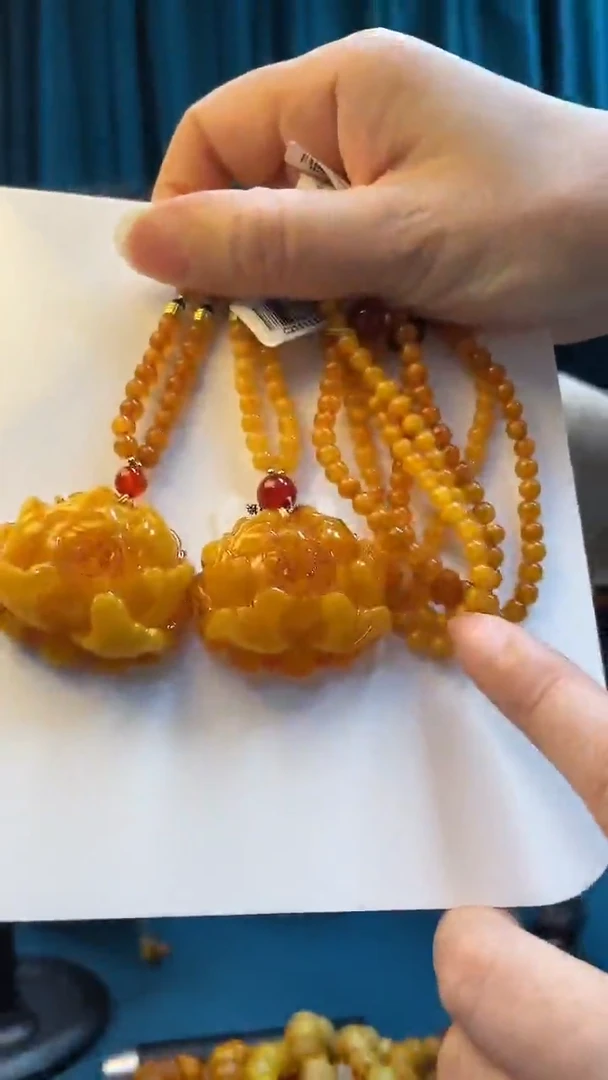 未镶嵌吊坠(赠链)蜜蜡蜜蜡牡丹花套装（多样性只发其一）