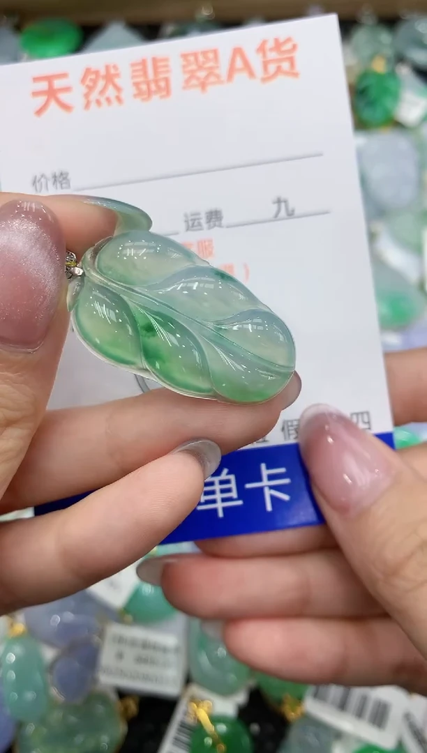 翡翠18K金镶嵌颈饰111111111111
