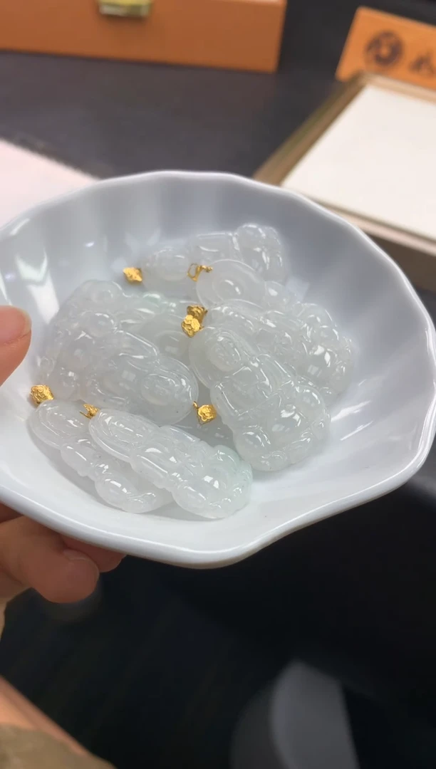 颈饰18K金镶嵌翡翠FA166 翡翠观音 多样性发其一赠银链