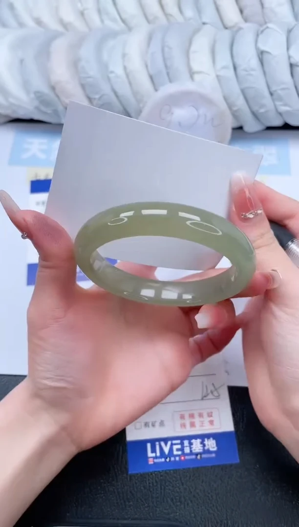 【闪购商品】石英质玉手镯未镶嵌T279-62.5