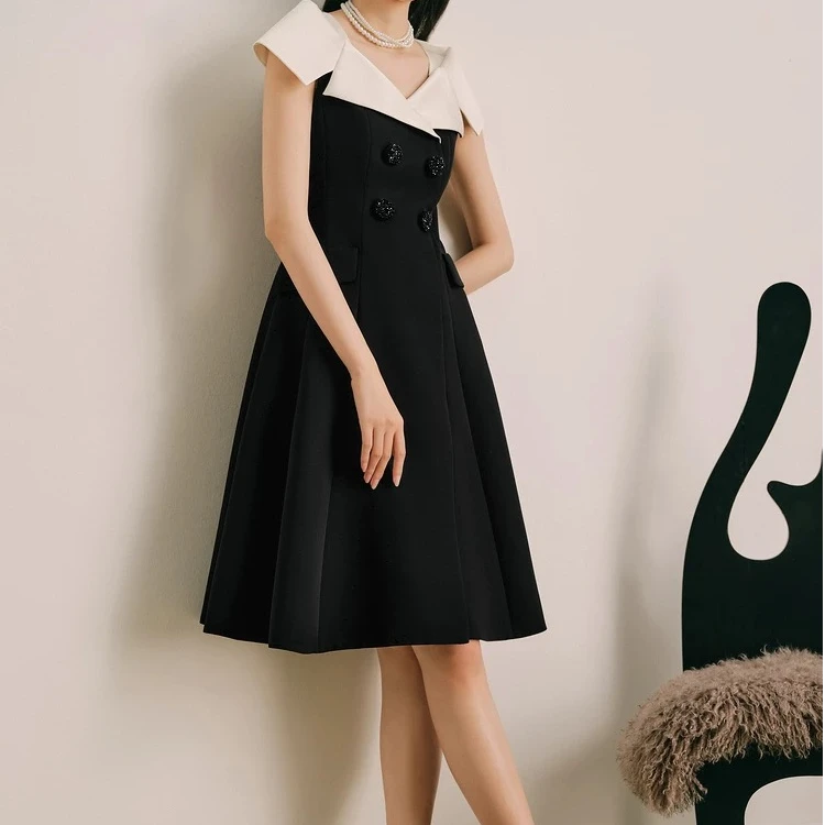 【朵】黑色心形领钻扣收腰连衣裙优雅气质拼接设计OL077