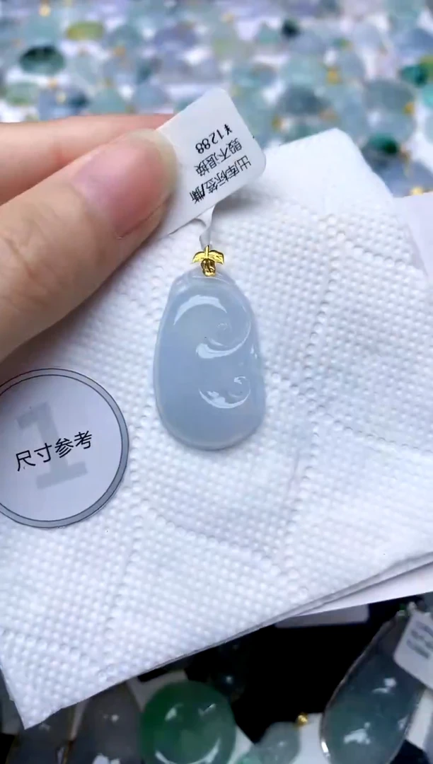 颈饰18K金镶嵌翡翠天然A货翡翠