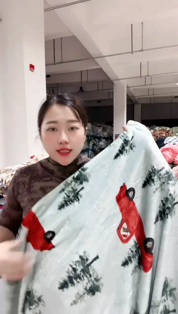 牛奶绒主播手上展示的  1 .8*2.0米