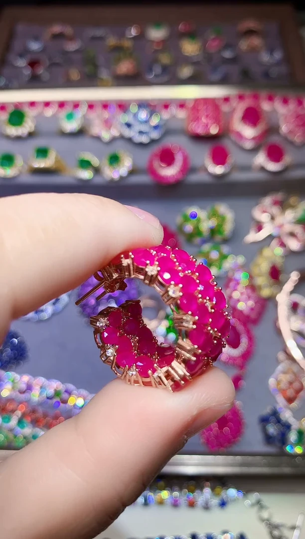 银S925镶嵌耳饰红宝石....