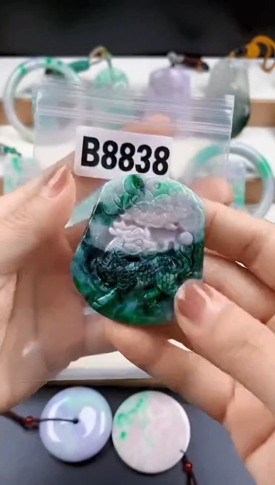 颈饰未镶嵌翡翠天然翡翠吊坠挂件
