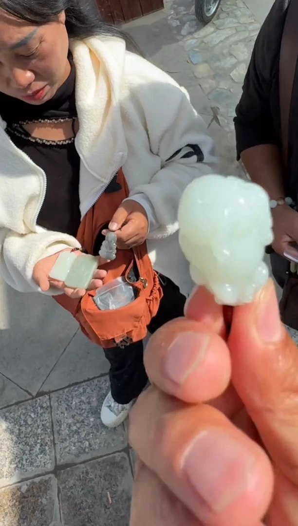 未镶嵌戒指和田玉（糖玉）和田玉