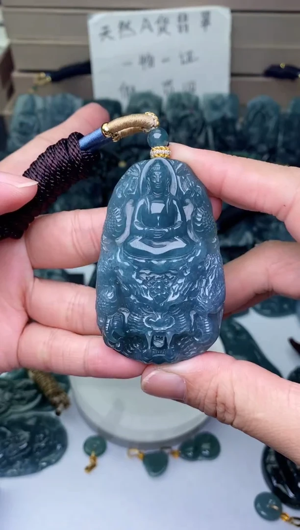 颈饰未镶嵌翡翠