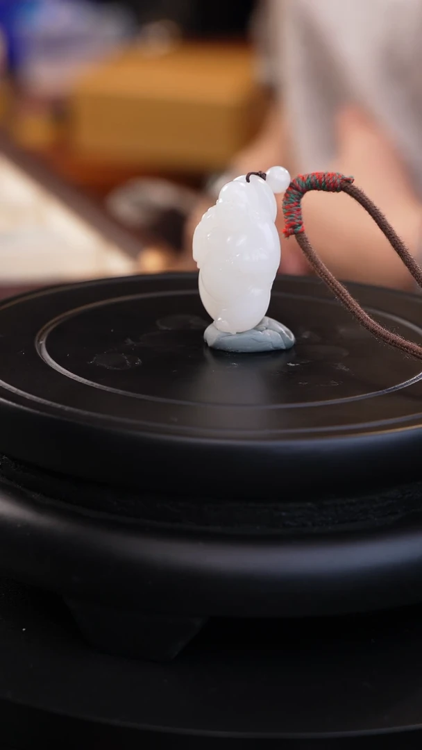 颈饰未镶嵌和田玉新疆且末白玉弥勒战佛挂件