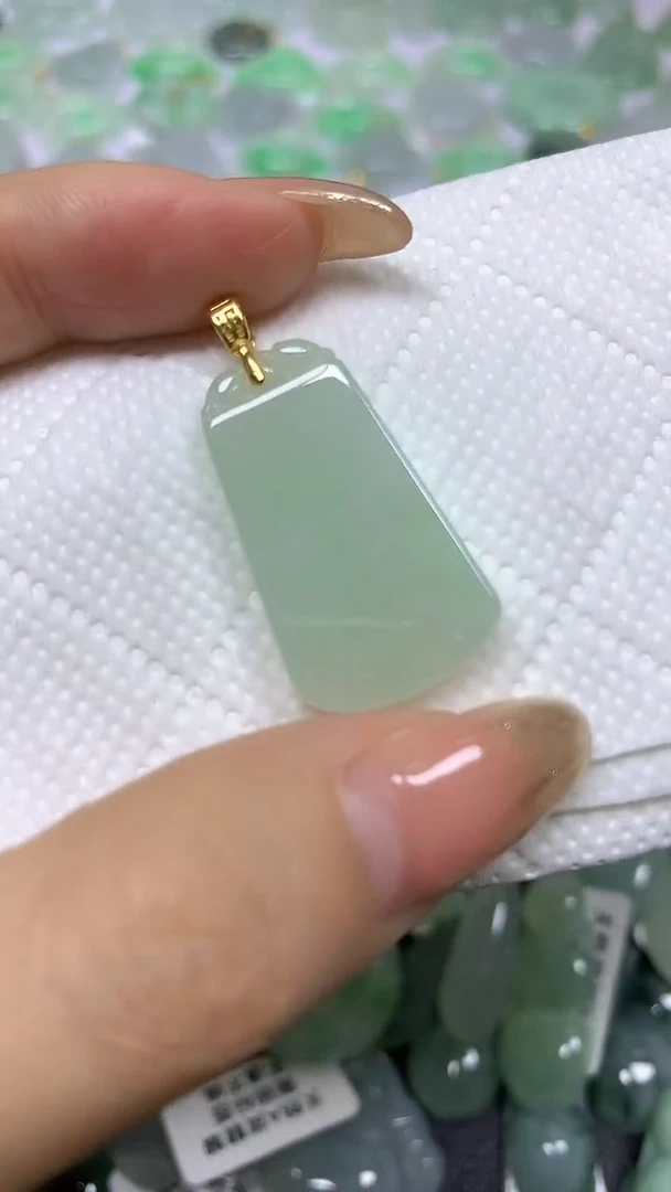 颈饰未镶嵌翡翠