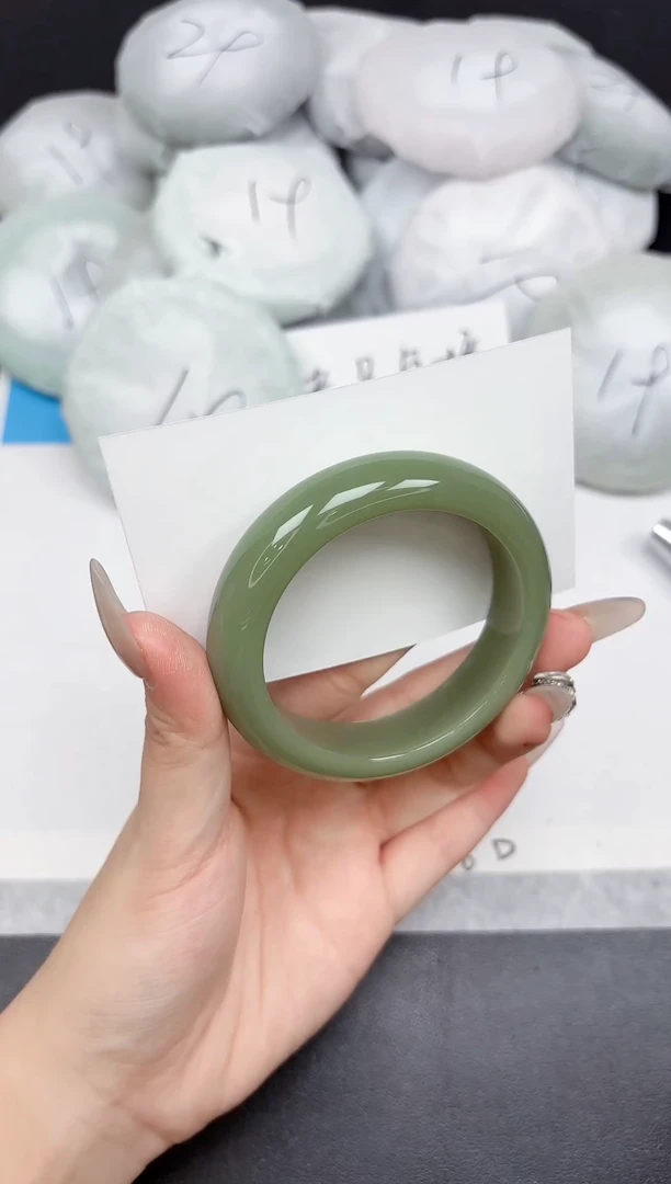 未镶嵌手镯石英质玉257-56.3