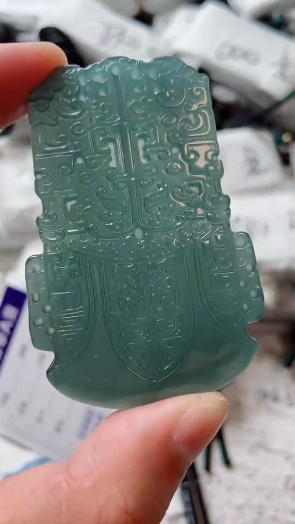 翡翠未镶嵌颈饰888888888。