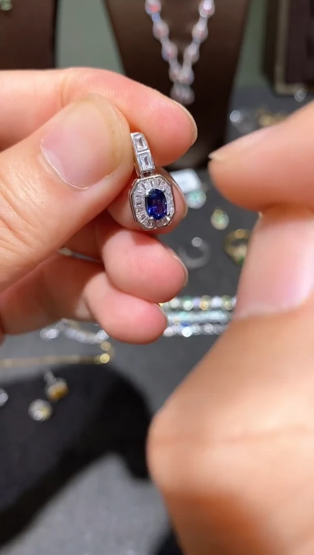 颈饰蓝宝石银S925镶嵌吊坠