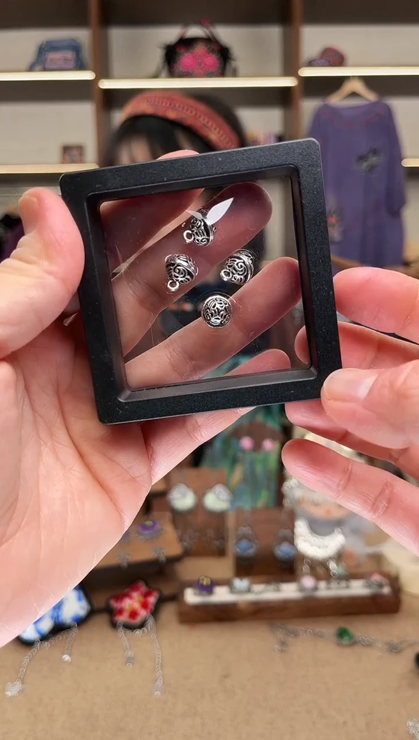 织绣1755黔东南苗族刺绣 宫铃4颗