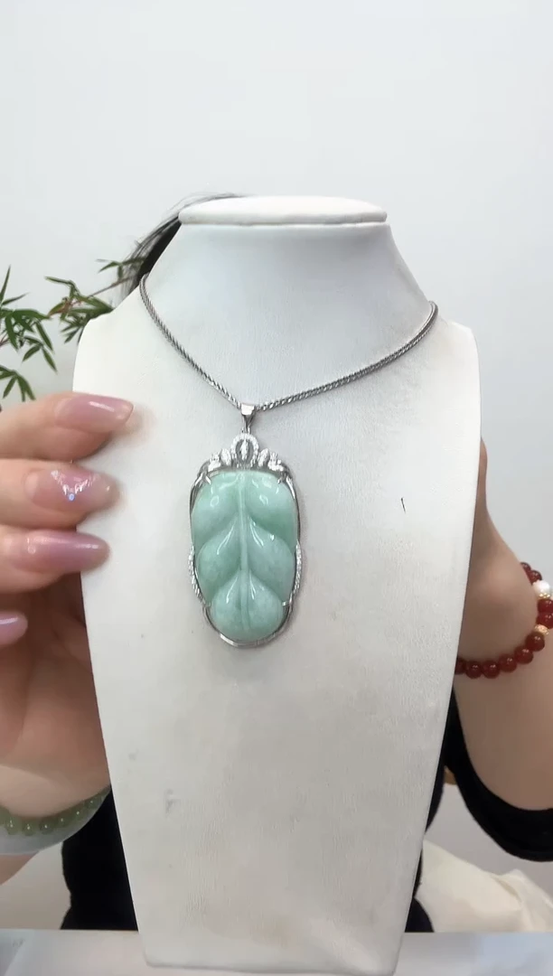 【闪购商品】翡翠吊坠(赠链)银S925镶嵌叶子