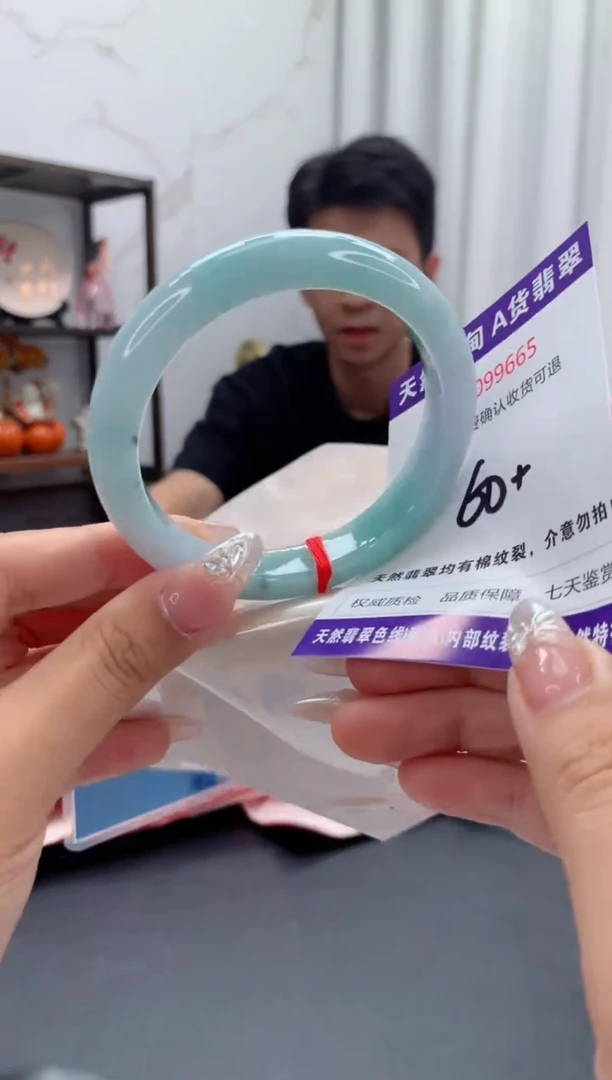 未镶嵌手镯翡翠有纹，完美者勿拍