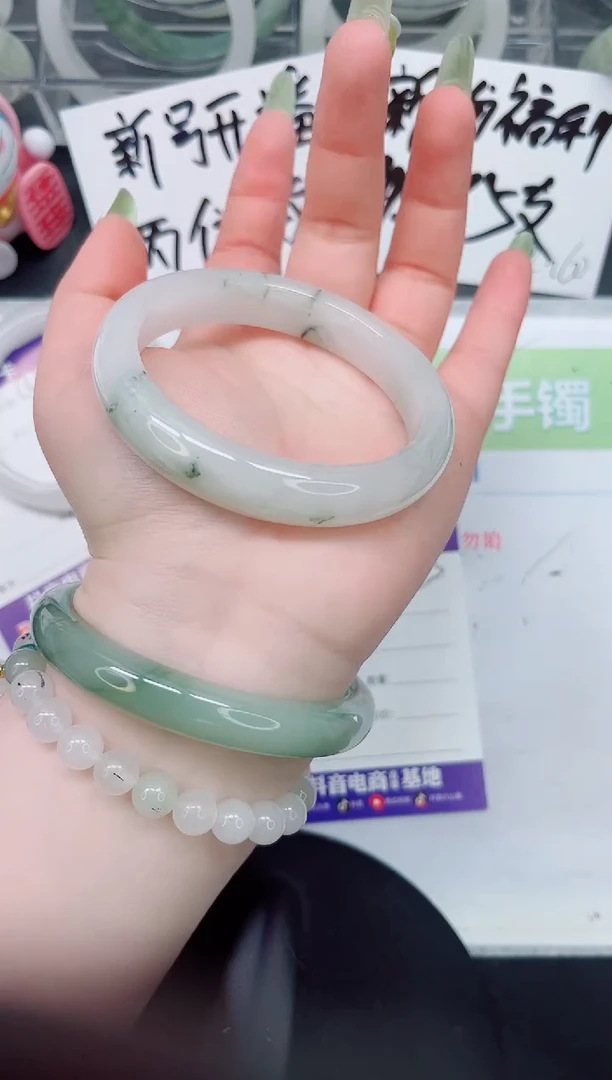 【闪购商品】石英质玉手镯未镶嵌a125