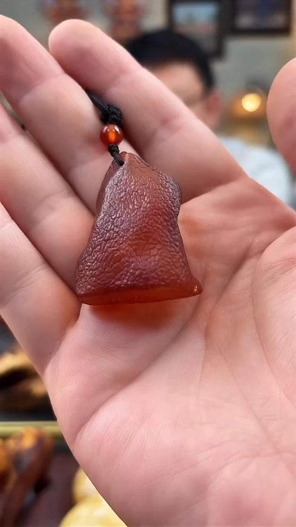 未镶嵌颈饰琥珀吊坠