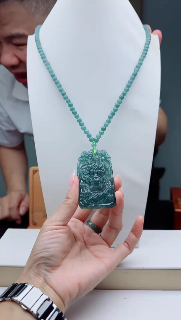 颈饰未镶嵌翡翠多样性发其一