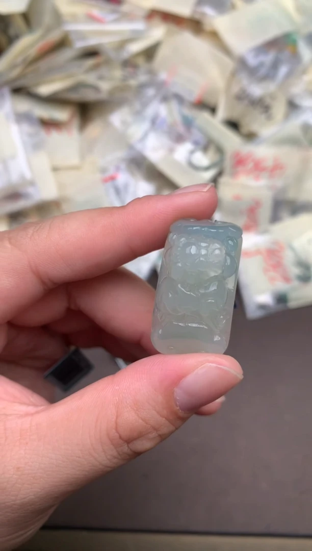 翡翠挂件未镶嵌—