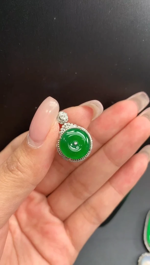 【闪购商品】翡翠颈饰18K金镶嵌扣子1540