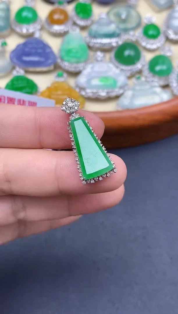 颈饰18K金镶嵌翡翠541-中国好珍宝