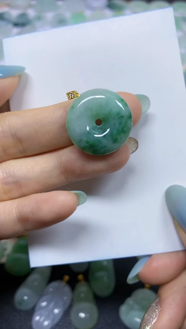 翡翠18K金镶嵌颈饰天然翡翠A货