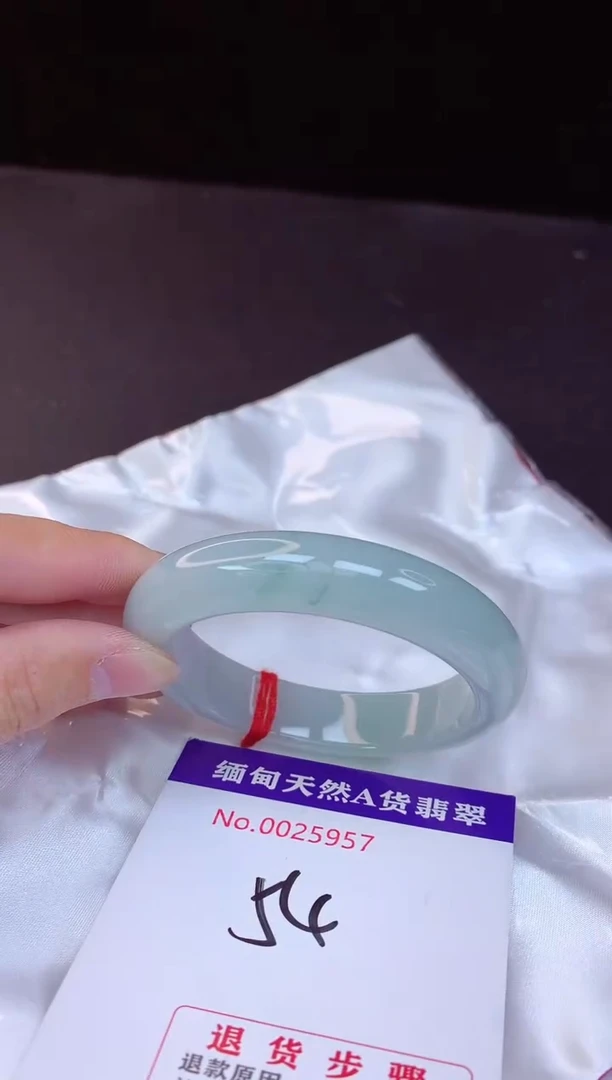 【闪购商品】翡翠手镯未镶嵌54+