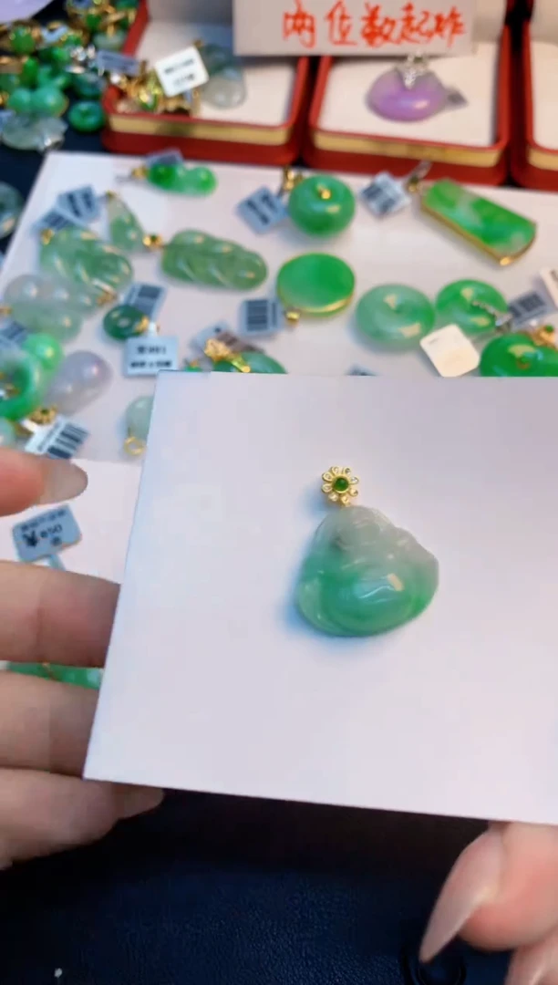 翡翠未镶嵌吊坠(不含链)1