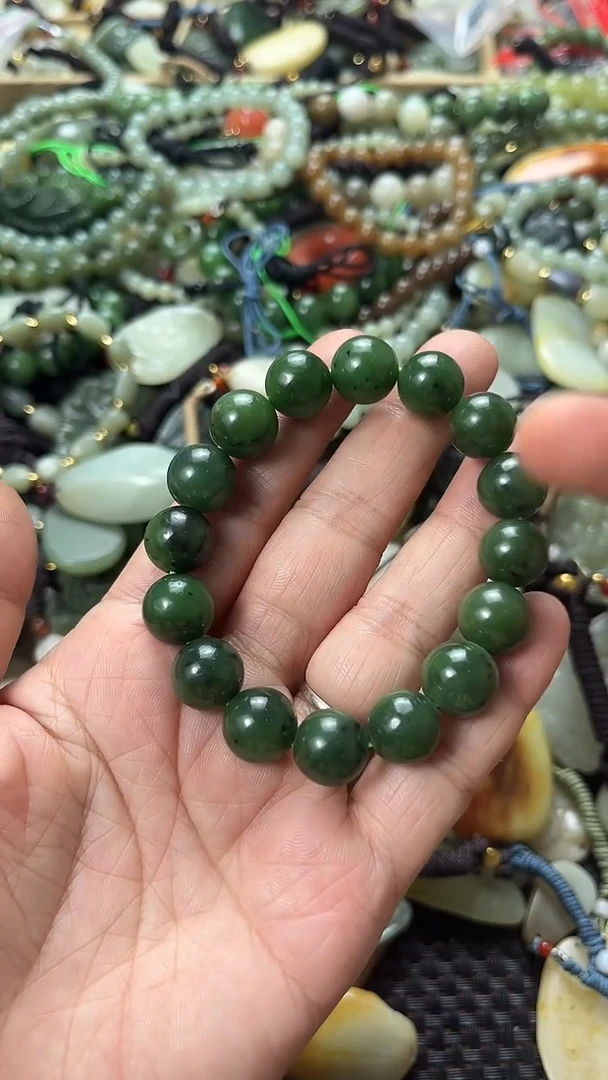 和田玉未镶嵌颈饰（多样性发一件）没有证书有瑕