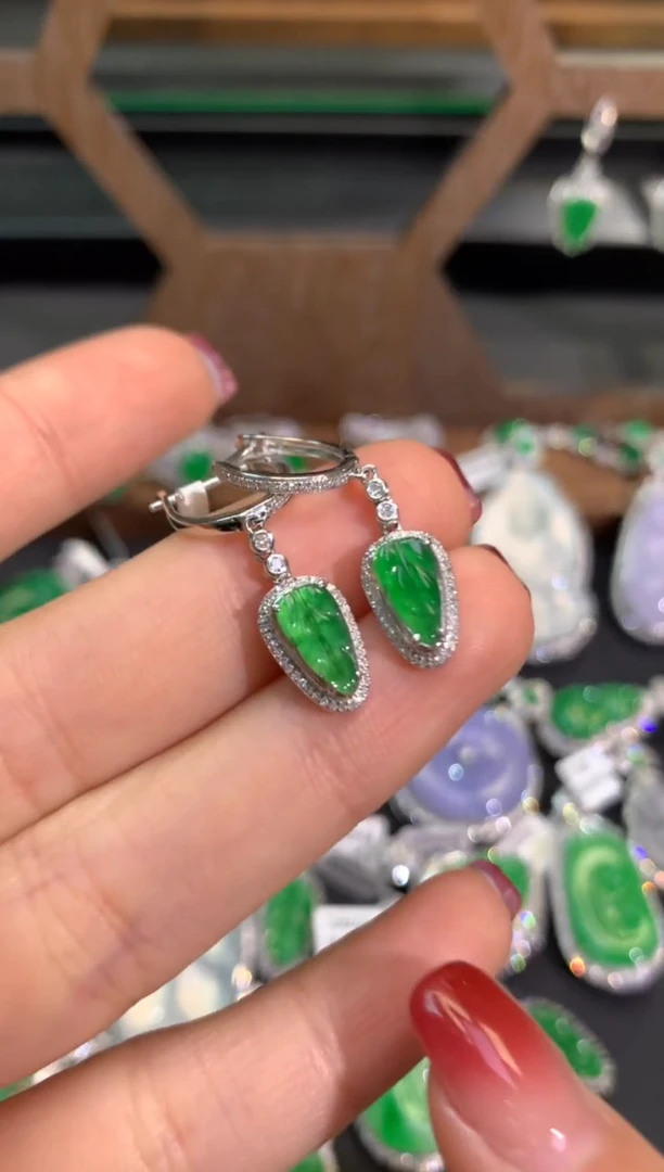 【闪购商品】翡翠吊坠(不含链)18K金镶嵌耳包