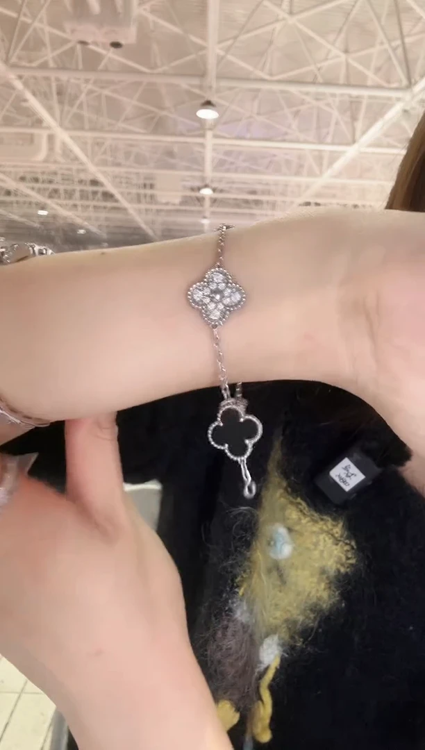 18K金镶嵌手链钻石熊猫