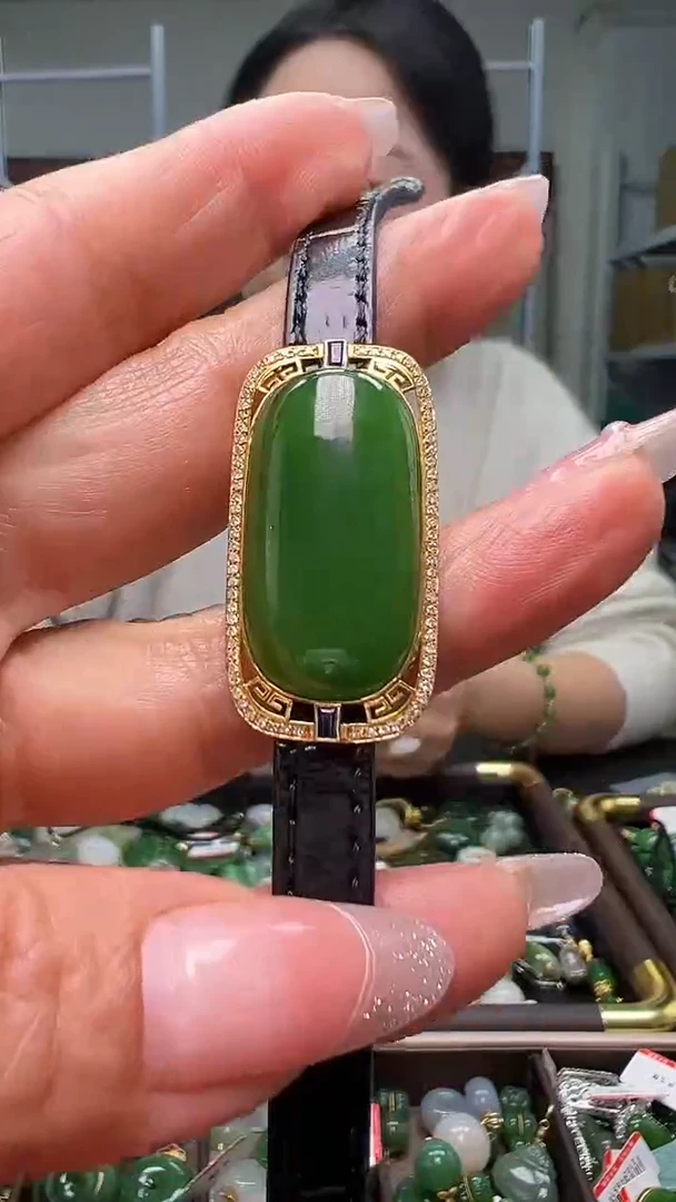 颈饰18K金镶嵌和田玉（多样性发货.发其一)12.13.114