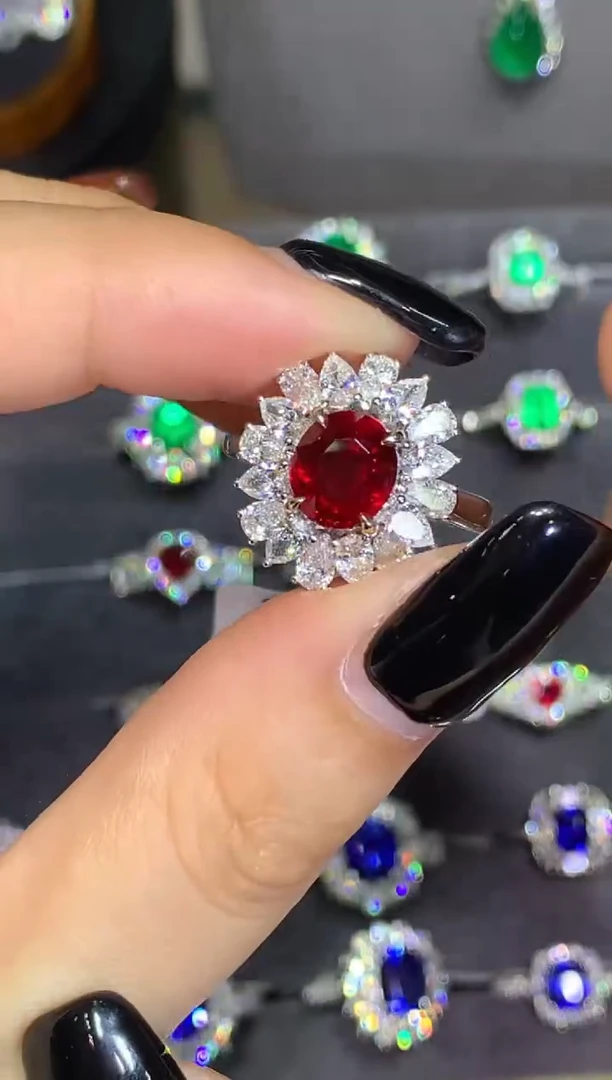 18K金镶嵌戒指红宝石3.02CT