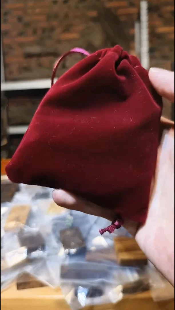 金丝楠V****.小叶   紫檀0.8 多圈