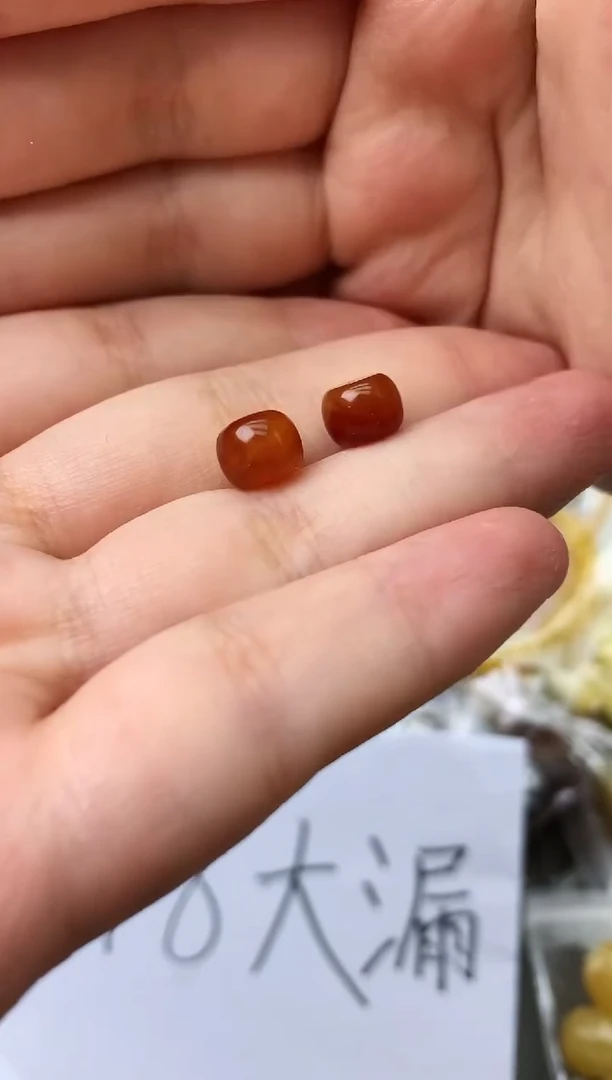 未镶嵌琥珀珠宝奇石1