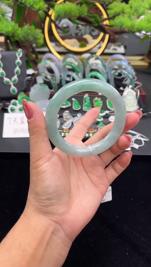 未镶嵌手镯翡翠手镯