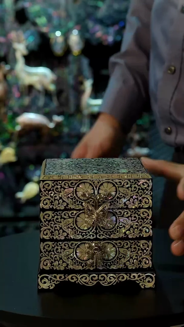 黑底龙凤·弘贝雅螺钿漆器文化馆