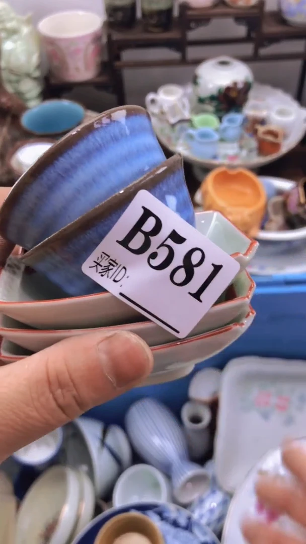 瓷片小****?A龙华精品陶瓷店