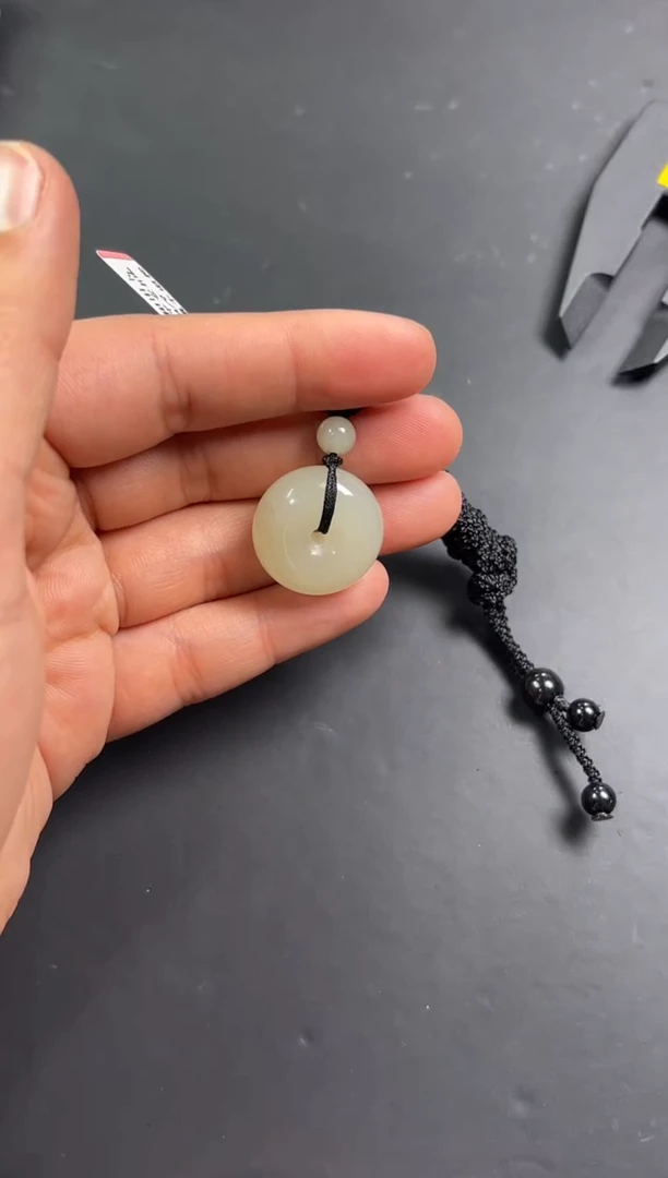 【闪购商品】和田玉吊坠(赠链)未镶嵌且末微色差金山