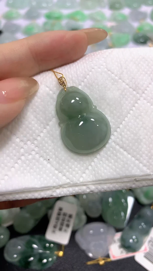颈饰18K金镶嵌翡翠A货