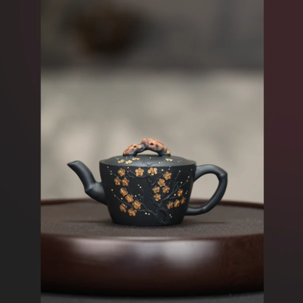 938 石黄描金泥绘竹石汉瓦壶