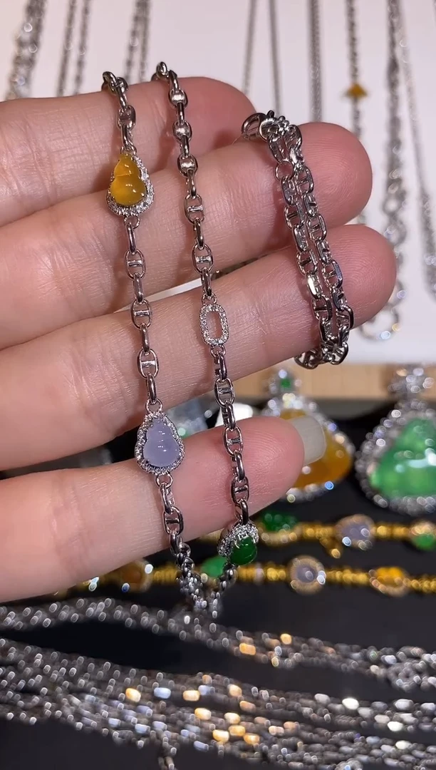 颈饰18K金镶嵌翡翠链子