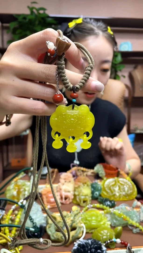 未镶嵌岫玉吊坠·