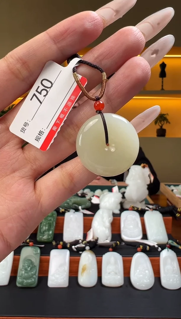 颈饰未镶嵌和田玉1