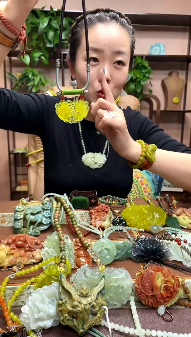 未镶嵌岫玉吊坠·