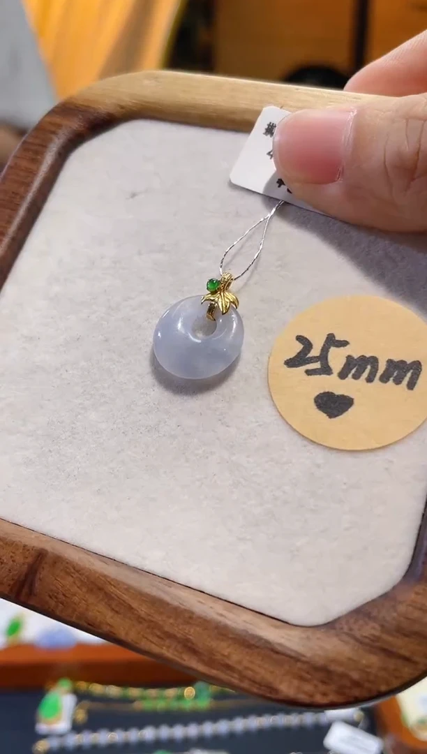 颈饰18K金镶嵌翡翠18K金镶嵌