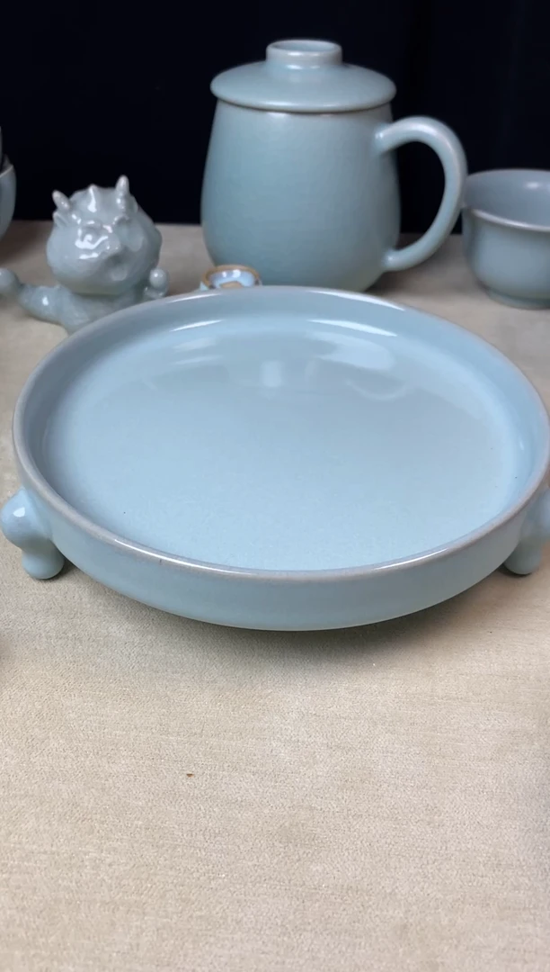 新人体验福利-瑕疵天青釉大号三足洗（口径：17.6cm）