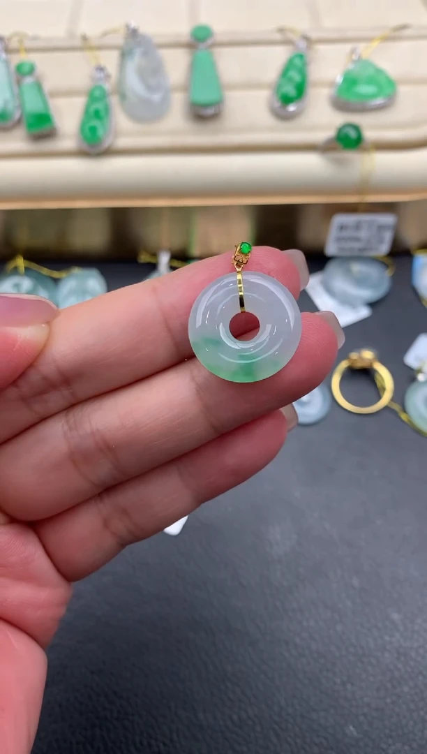 翡翠18K金镶嵌颈饰A367