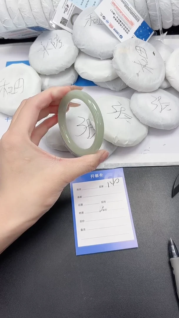 未镶嵌手镯石英质玉140-52.4DY
